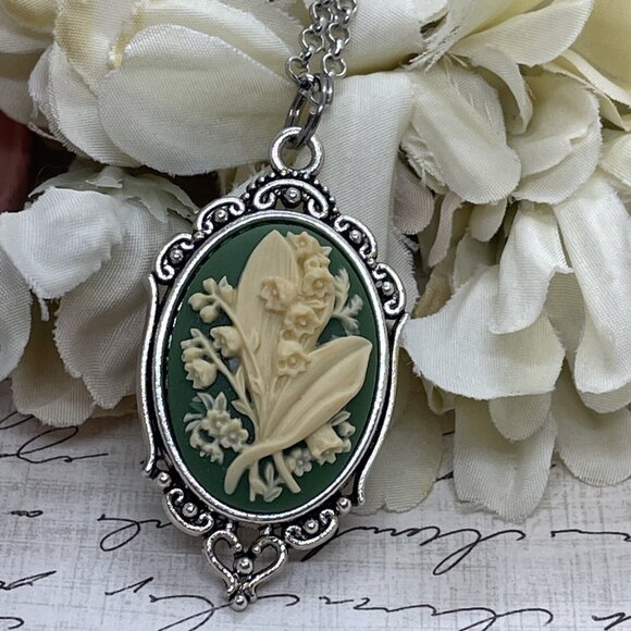 SILVER Green Lily of the Valley Cameo Summer Pendant Necklace Charm Wedding Gift - Picture 2 of 11